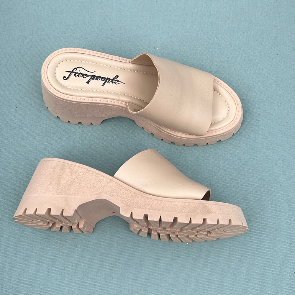 Free People Winona Wedge sand size 39/9